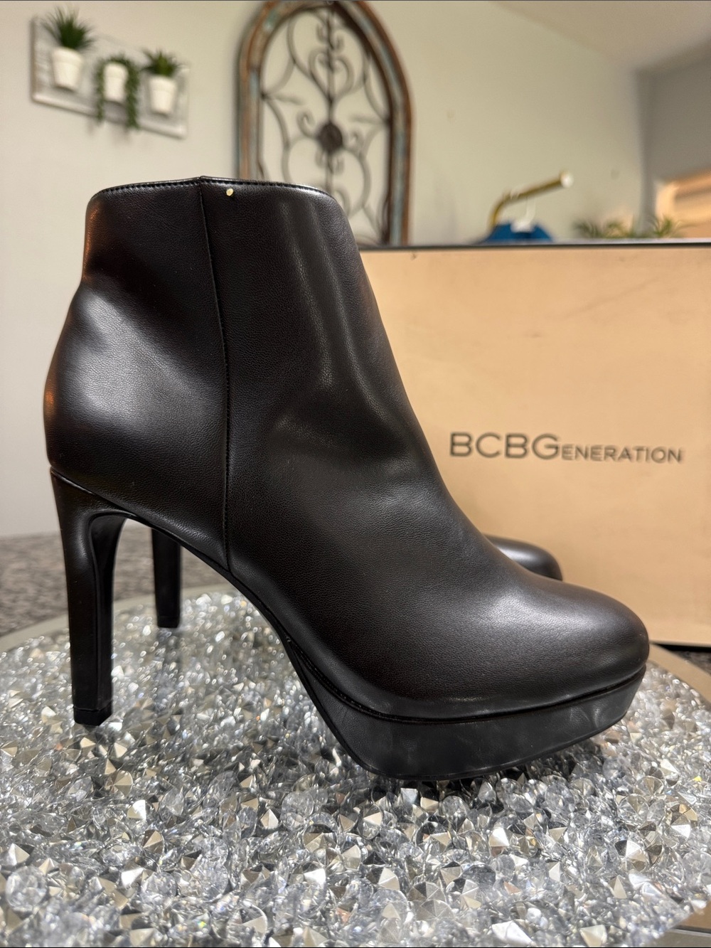 BCBGeneration Jeanne Black Platform Ankle Booties NEW 9.5